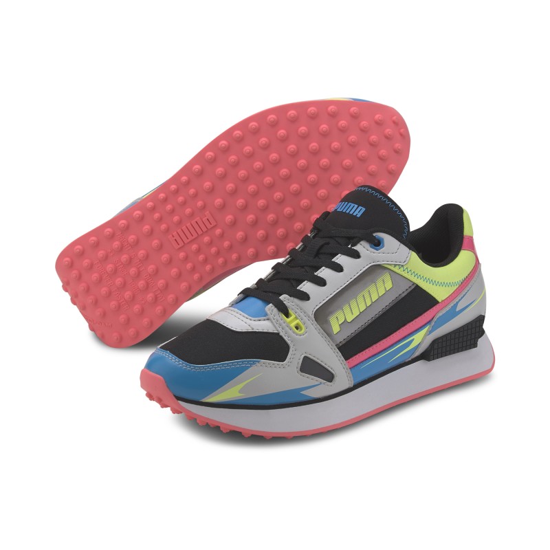 black and hot pink pumas